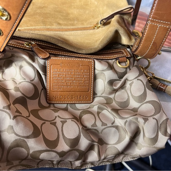 Coach Vintage Suede Tan Shoulder Bag, adjustable strap, tassel metal logo charm - Picture 3 of 17